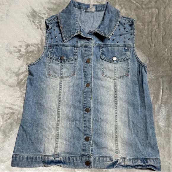 Disney D-Signed Sleeveless Jean Vest Snap Down Peace Sign Graphic Studded XL - Picture 2 of 10